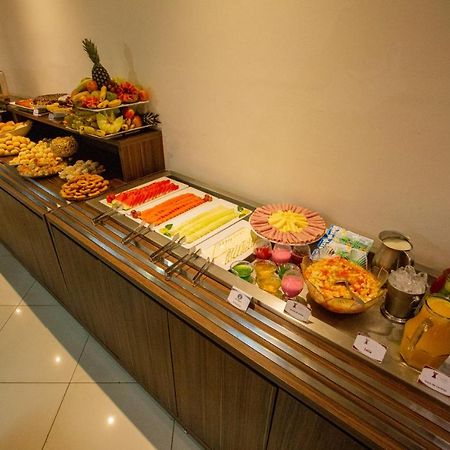Carlton Plaza Torre Hotel อาราชา ภายนอก รูปภาพ